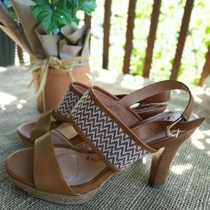 Söfft heeled sandals.